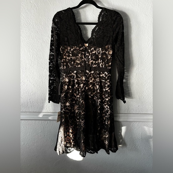 Maggy London | lace overlay | long sleeve | lined | midi | v neck dress | 6 - Picture 8 of 12